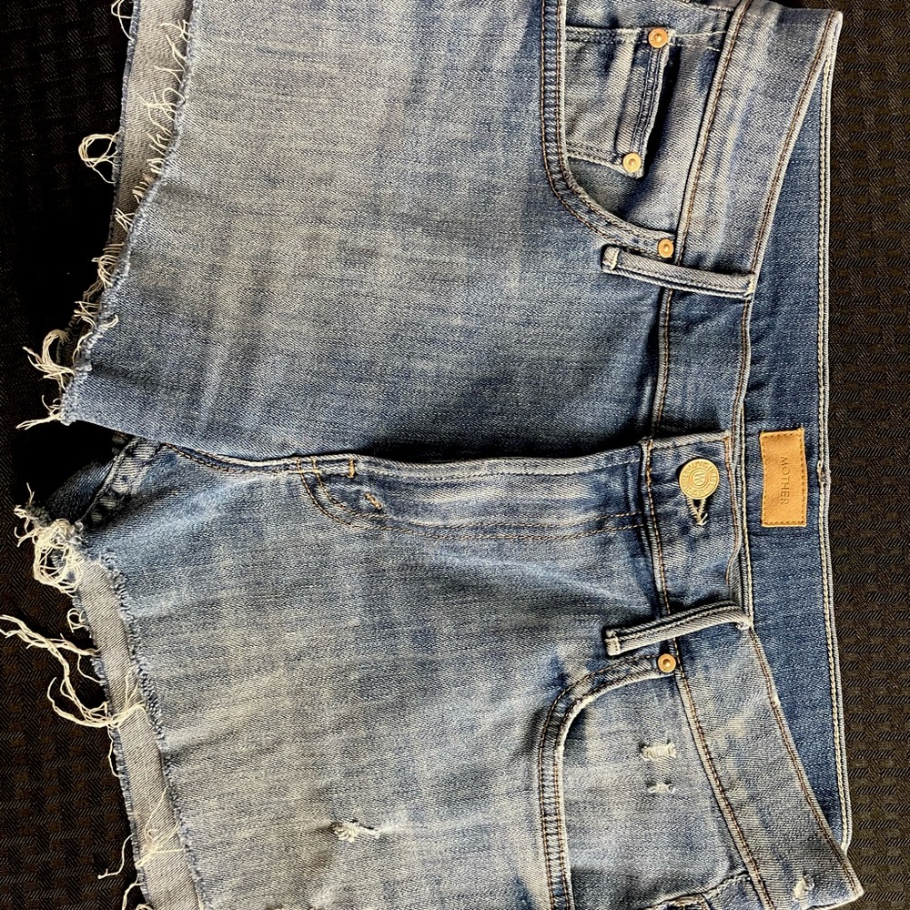 Mother teaser step fray shorts